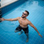 Taux de sel dans une piscine : comment le mesurer et le corriger efficacement