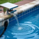 Air dans la pompe piscine : causes courantes et solutions pour rétablir le débit