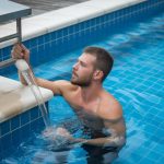 Comment baisser le tac piscine sans déséquilibrer le pH et le chlore