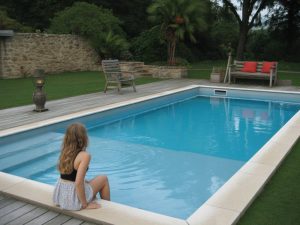 Pourquoi choisir une piscine résine epoxy pour rénover un bassin ancien