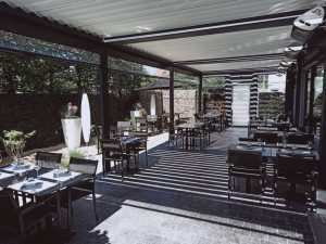 Pergolas bioclimatiques à Tours : les avantages pour profiter de sa terrasse toute l’année