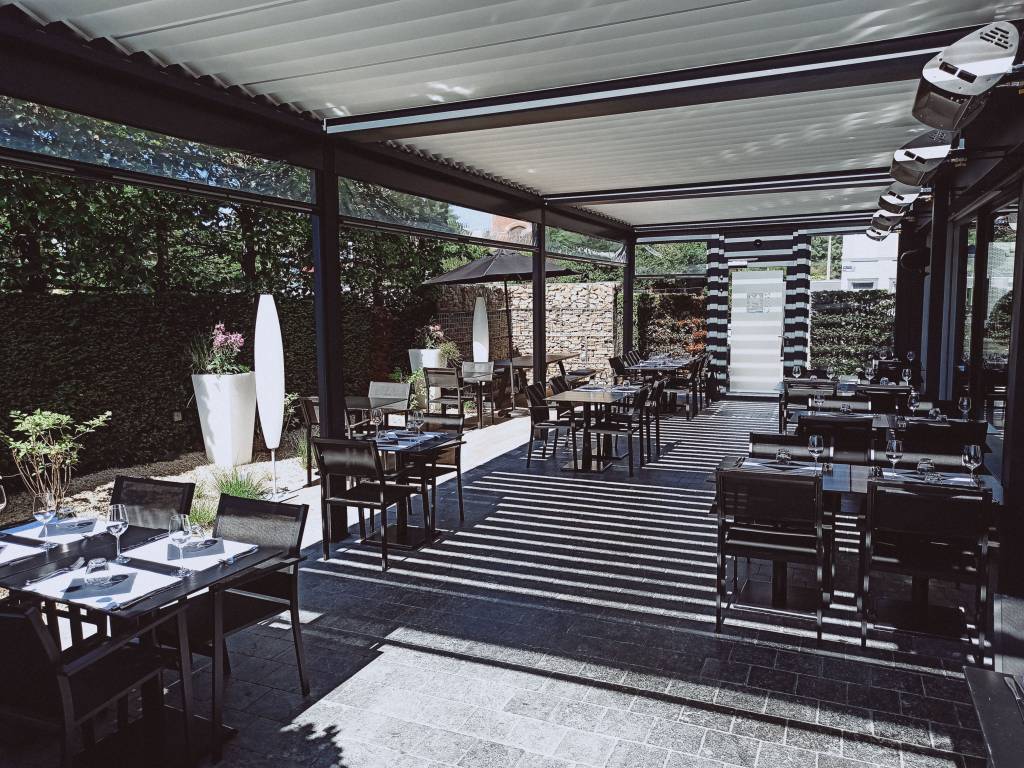 Pergolas bioclimatiques à Tours : les avantages pour profiter de sa terrasse toute l’année